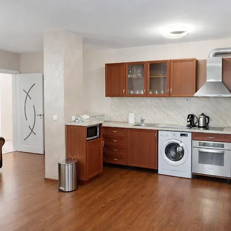 Golden Sands 1br With Pool & Private Parking