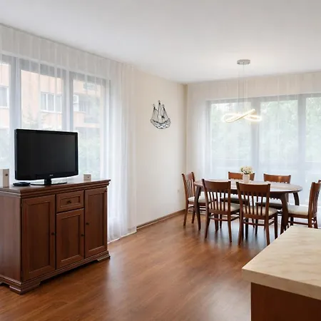 Golden Sands 1br With Pool & Private Parking