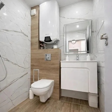 Golden Sands 1br With Pool & Private Parking