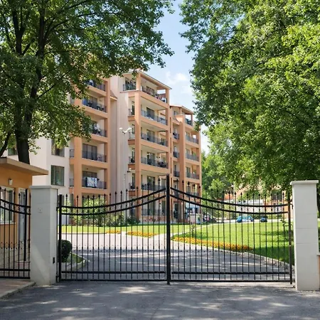Golden Sands 1br With Pool & Private Parking Апартаменты *